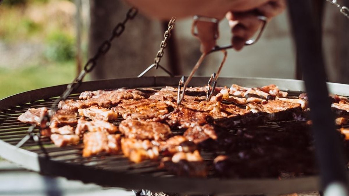 Best Wood Pellets For Smoking: The Complete Food Grilling & BBQ Guide
