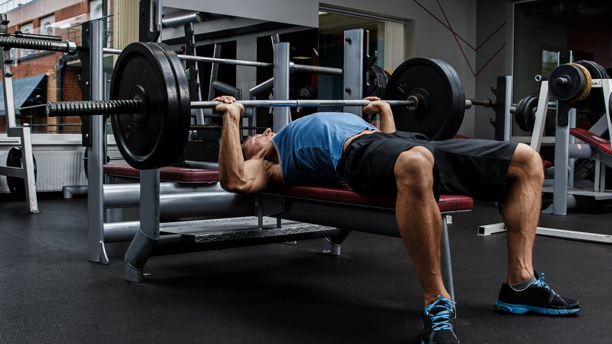 How to Choose a Weight Bench: Capacity, Construction, Stability & Training Needs