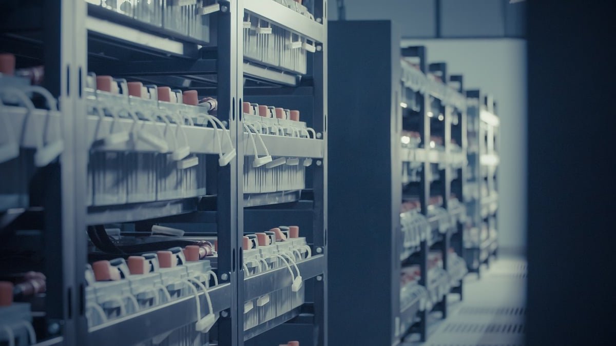 Immersion Cooling for AI Data Centers: More Computing, Less Equipment
