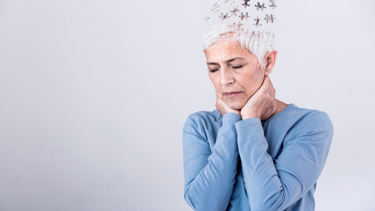 Is Paranoia a Symptom of Dementia? Stages & Tips to Handle