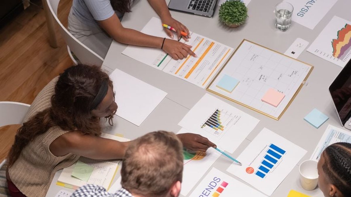 Small Businesses Marketing: How to Choose the Right Channels & Measure Success
