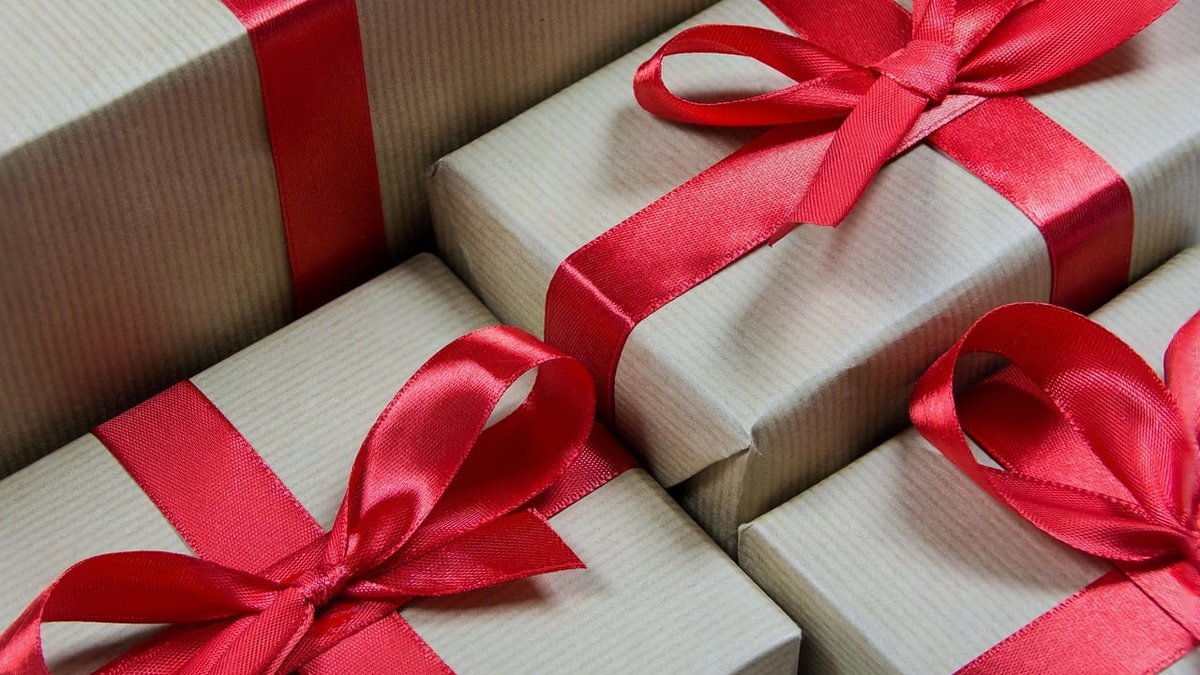 Unconventional 25th Wedding Anniversary Gifts For Wives: 2026 Guide Released
