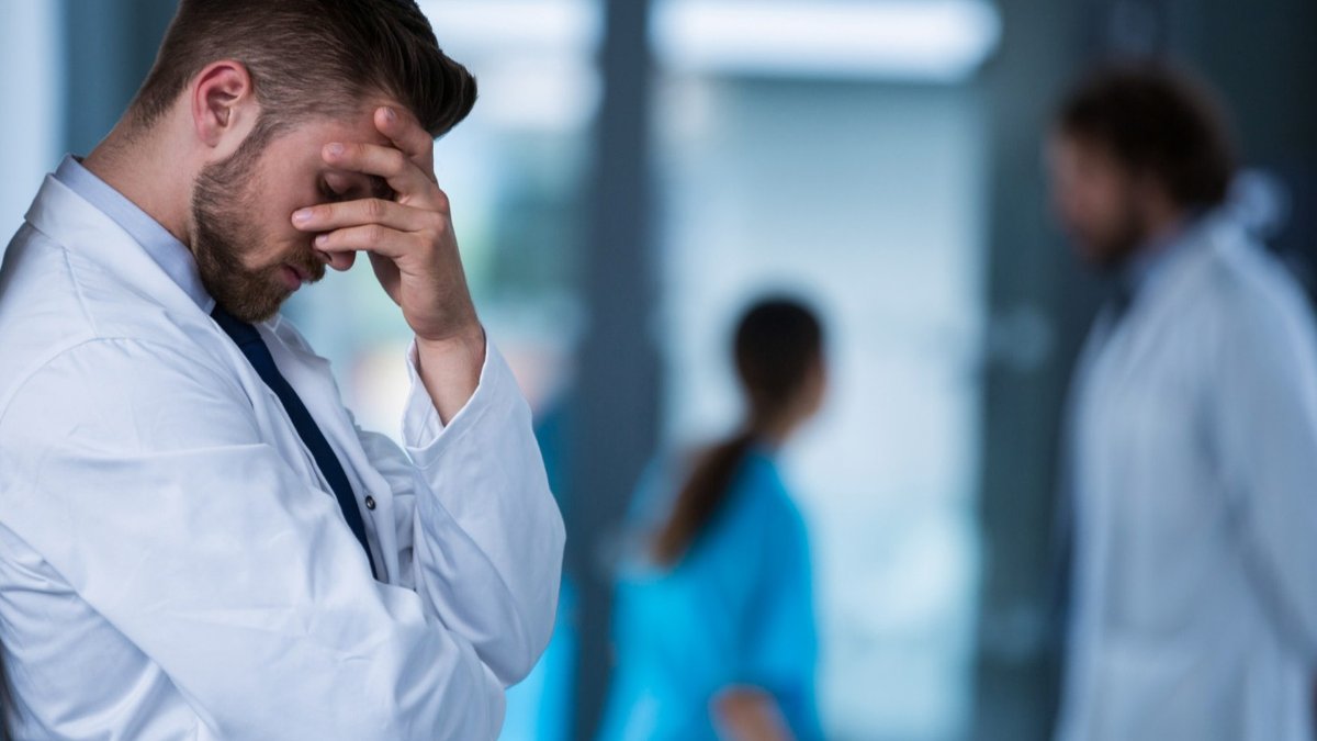 Why Plastic Surgery Patients Ghost After Inquiry: Speed & Trust Gaps Explained